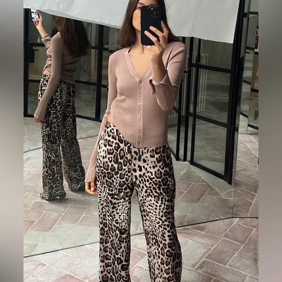 Button up sweater - Picture 4 of 4